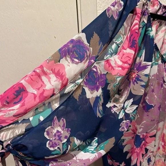 Flowy floral top - Picture 3 of 3